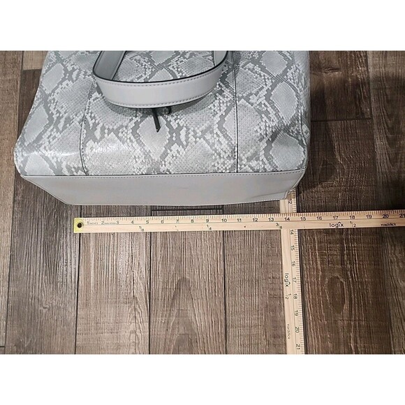 NEW Simply Vera Wang Lavey Raddix Tote Bag Handbag Purse - Beached Grey Python - Picture 8 of 10